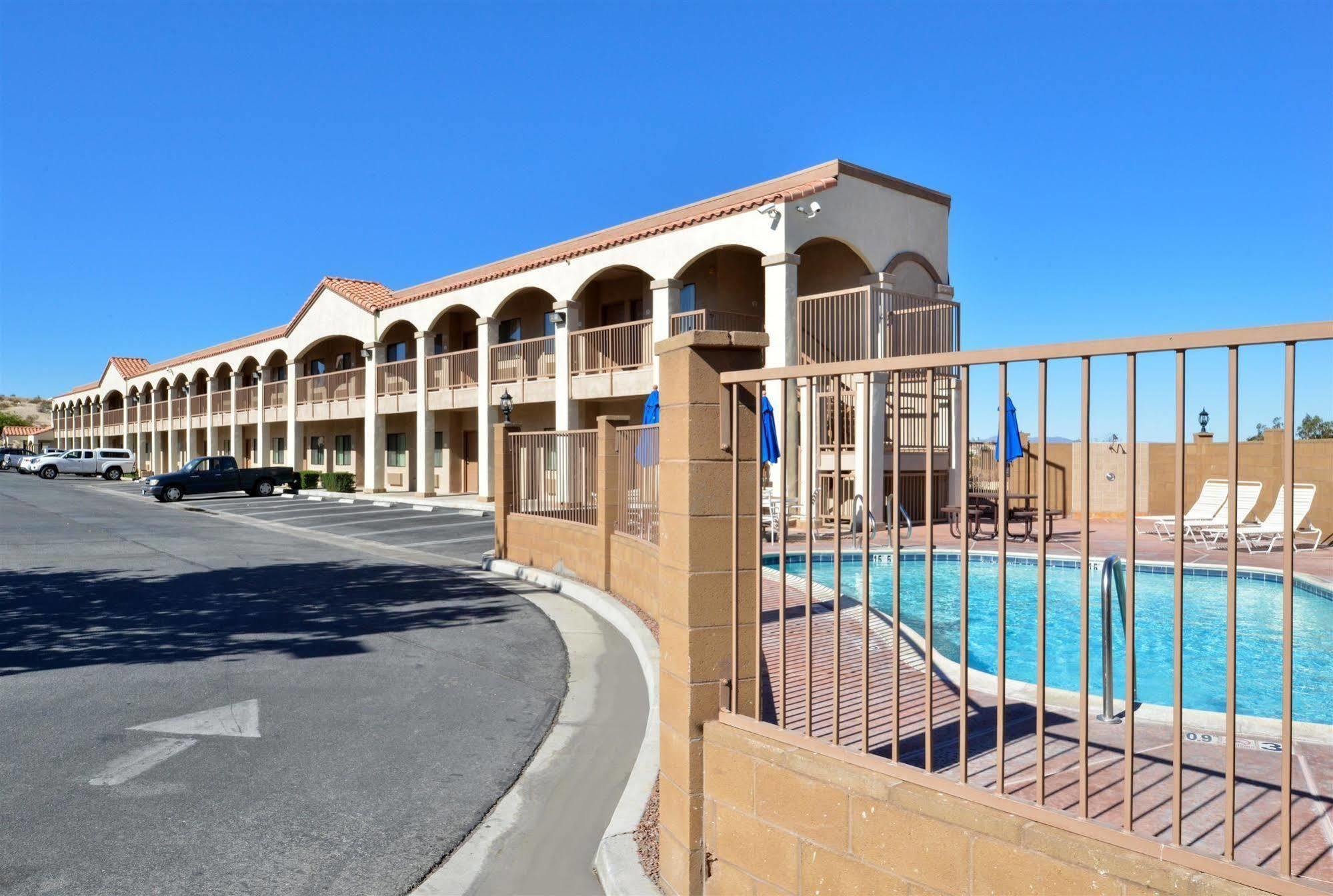 Starlight Inn & Suites Motel 29 Palms Joshua Tree National Park Туэнтинайн-Палмс Экстерьер фото